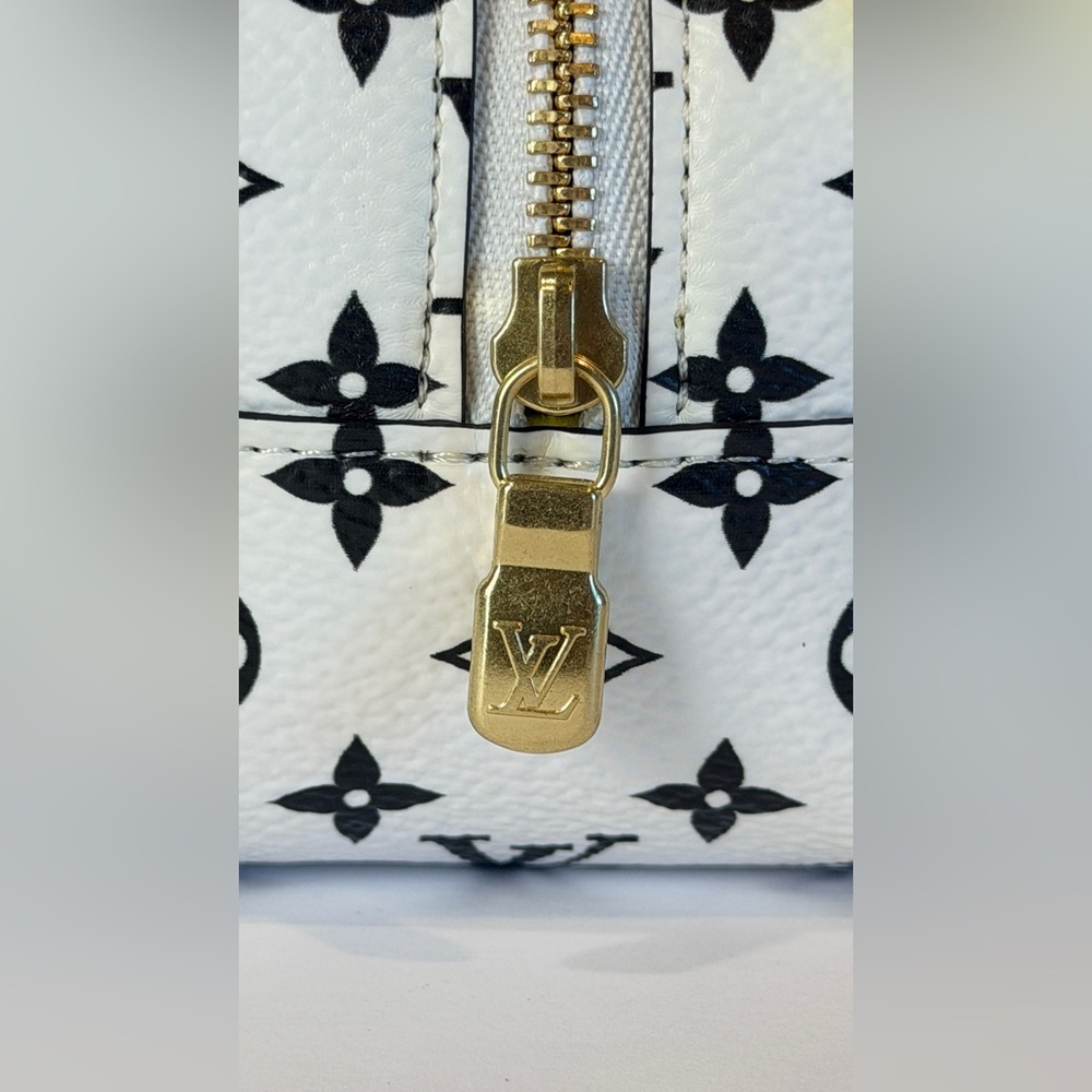 LOUIS VUITTON Monogram Giant Portemonnaie Cube Mini Cube Coin Bag Key Charm - Picture 12 of 12
